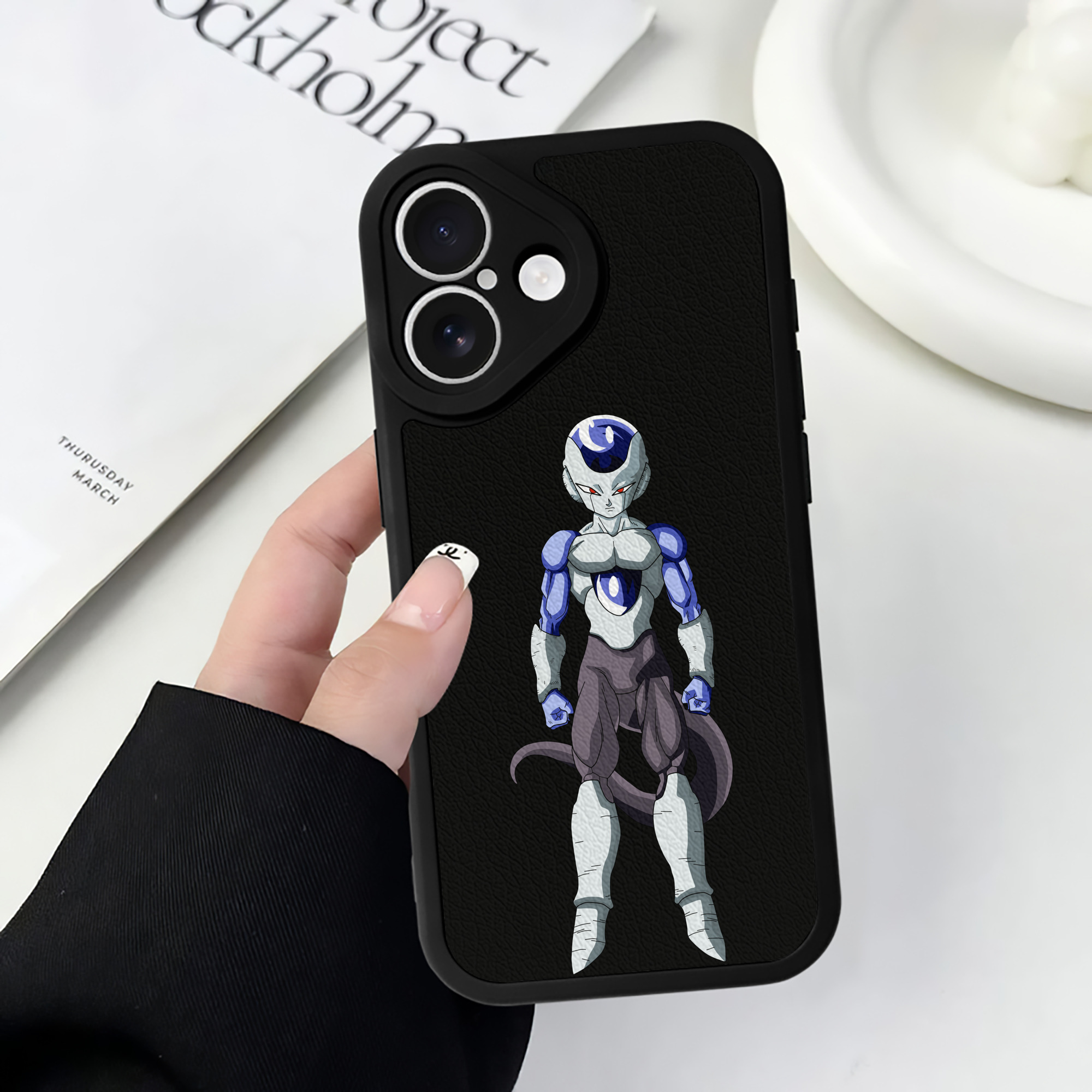 （画像用） ドラゴンボール フリーザ DRAGON BALL Frieza 【iPhone 16シリーズ対応】シリコンスマホケース（レザー調） 材質：シリコン